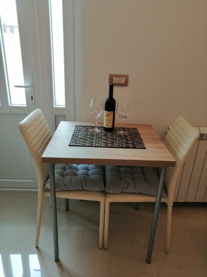 Studio Apartman Irena 2 Bijela Bagian luar foto