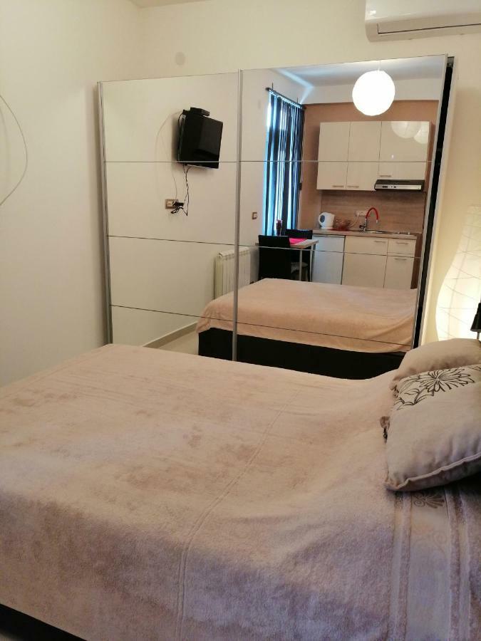Studio Apartman Irena 2 Bijela Bagian luar foto