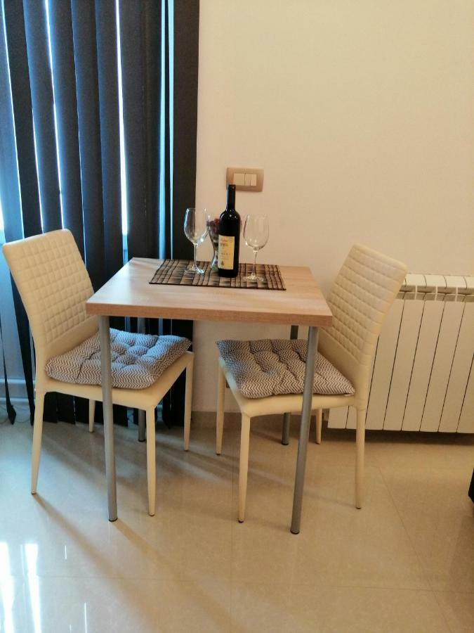 Studio Apartman Irena 2 Bijela Bagian luar foto