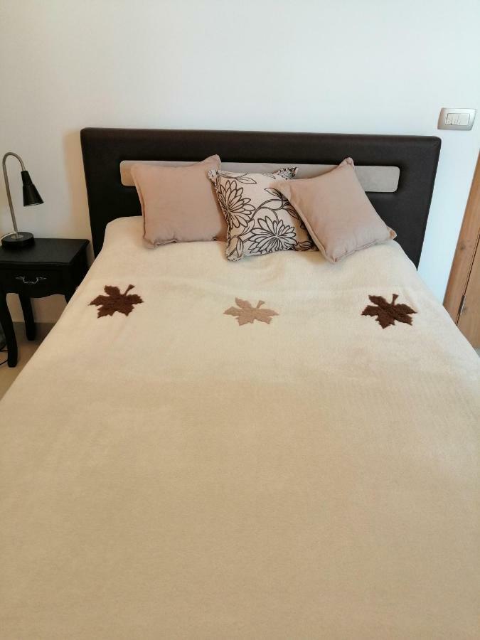 Studio Apartman Irena 2 Bijela Bagian luar foto
