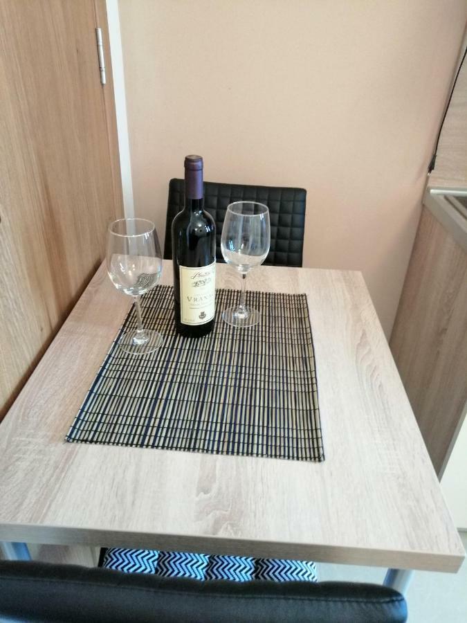Studio Apartman Irena 2 Bijela Bagian luar foto