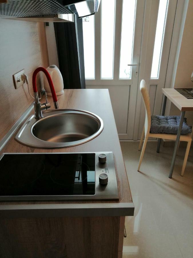 Studio Apartman Irena 2 Bijela Bagian luar foto