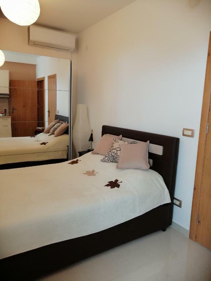 Studio Apartman Irena 2 Bijela Bagian luar foto