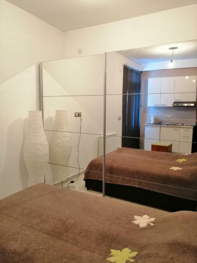 Studio Apartman Irena 2 Bijela Bagian luar foto